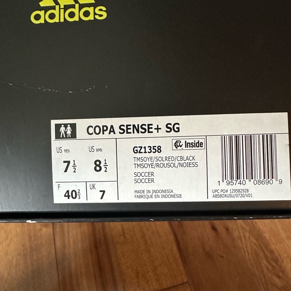 Used but in excellent condition. Adidas  COPA 7 1/2 men’s soccer cleats - Picture 4 of 5